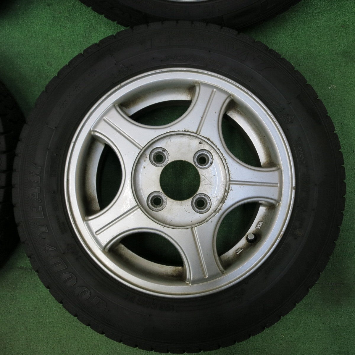 *送料無料* バリ溝！23年！9分★スタッドレス 145/80R13 グッドイヤー アイスナビ7 社外 アルミ 13インチ PCD100/4H★4072503SYス