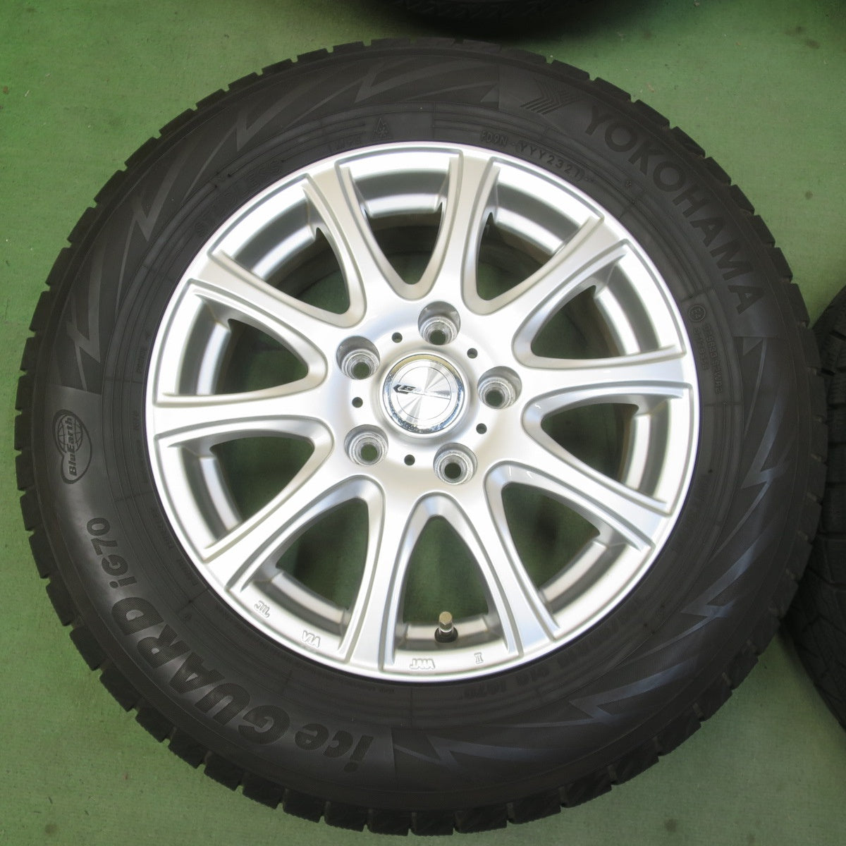 バリ溝！キレイ！9分◎スタッドレス 195/65R15 ヨコハマ アイスガード iG70 LAUFBAHN Ⅱ ラウフバーン 2 15インチ PCD114.3/5H◎6091907イス