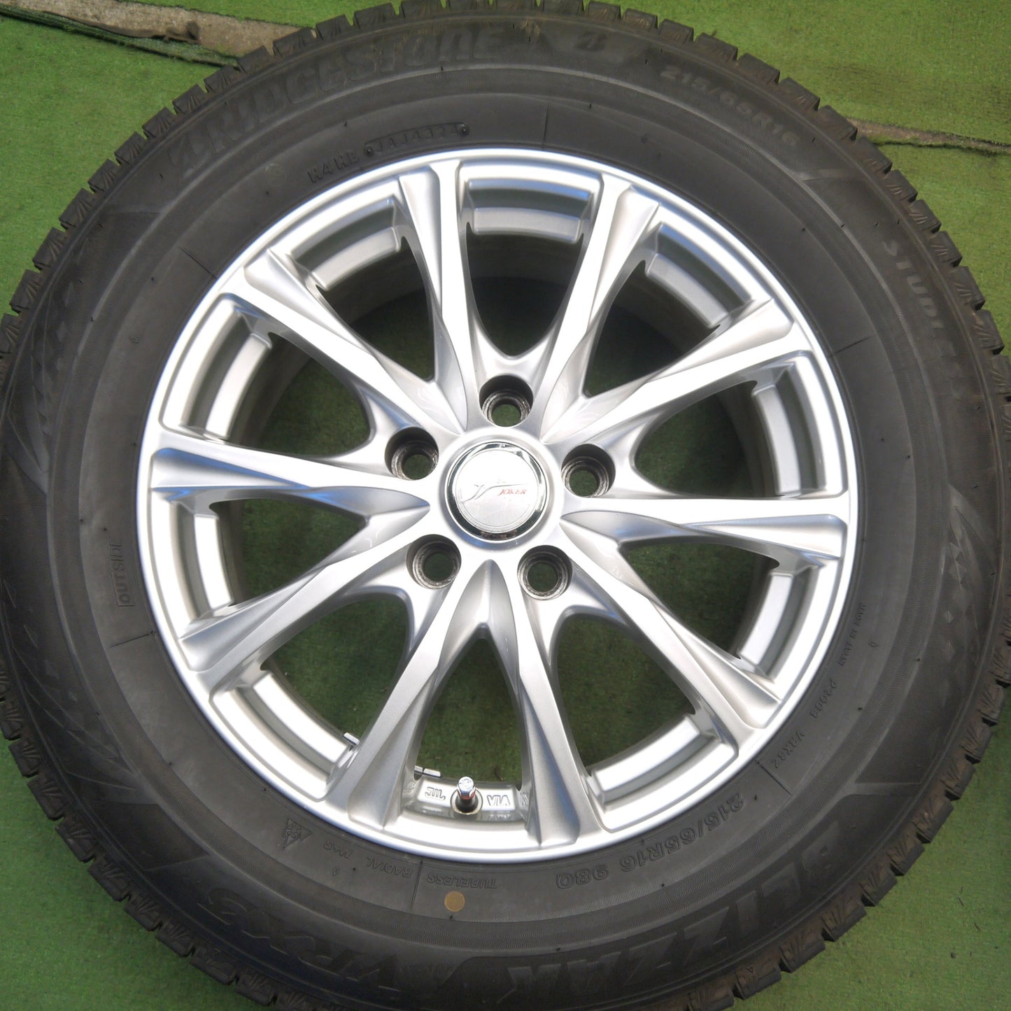 バリ溝！24年！キレイ！9.5分以上◎スタッドレス 215/65R16 ブリヂストン ブリザック VRX3 JOKER ジョーカー 16インチ PCD114.3/5H◎6070102Hス