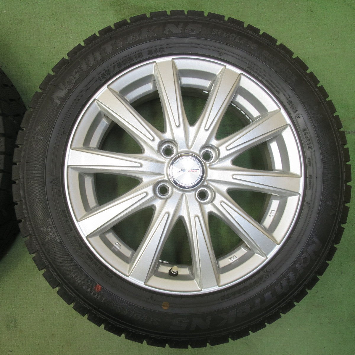 バリ溝！23年！キレイ！9.5分★スタッドレス 185/60R15 オートバックス ノーストレック N5 JOKER ジョーカー 15インチ PCD100/4H★6060604イス
