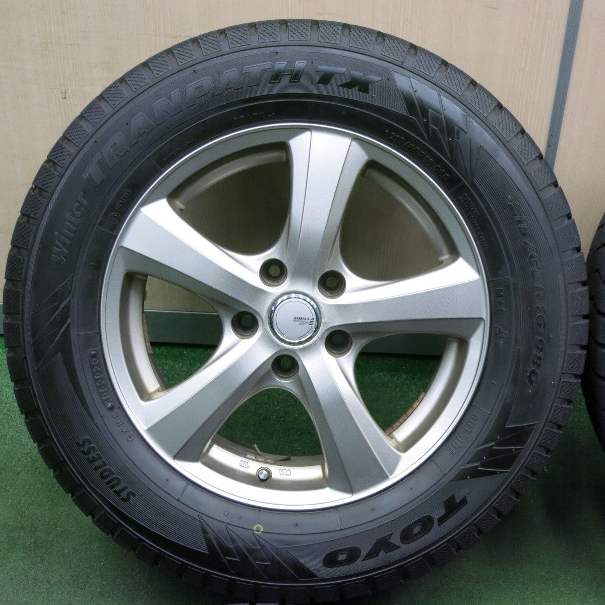 *送料無料* バリ溝！20年！9.5分★スタッドレス 215/65R16 トーヨー ウインタートランパス TX SIBILLA NEXT SF-5 シビラ 16インチ PCD114.3/5H★4040913TNス