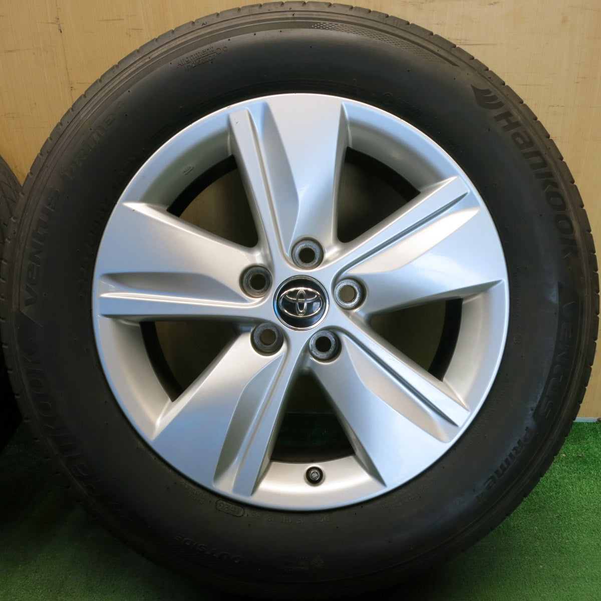 バリ溝！23年！8.5分◎トヨタ 60系 ハリアー 純正 225/65R17 ハンコック Ventus Prime4 ベンタス プライム4 17インチ PCD114.3/5H◎6071801HAノ