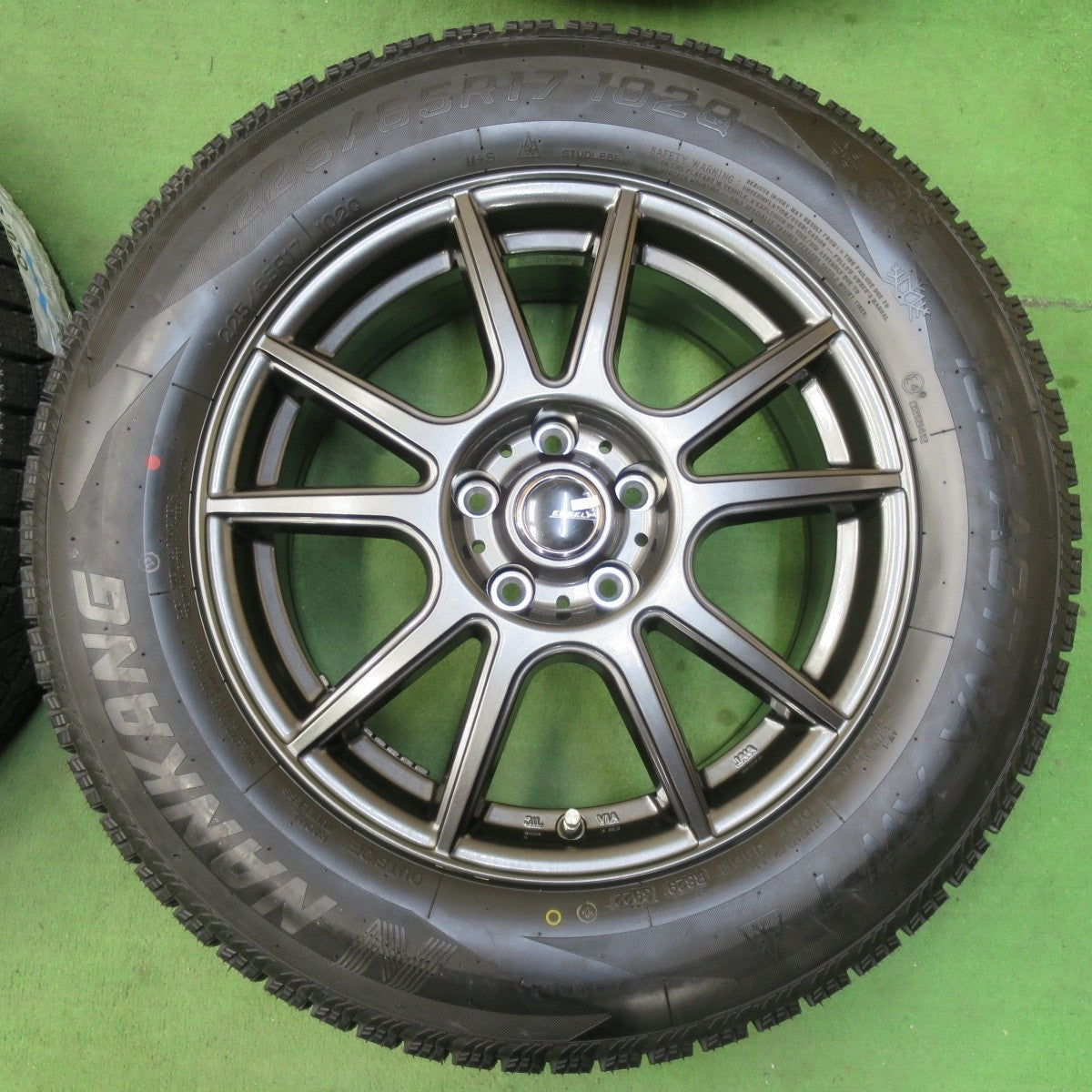 未使用！22年★スタッドレス 225/65R17 ナンカン アイスアクティバ AW-1 EMBELY 17インチ PCD114.3/5H★5021505イス