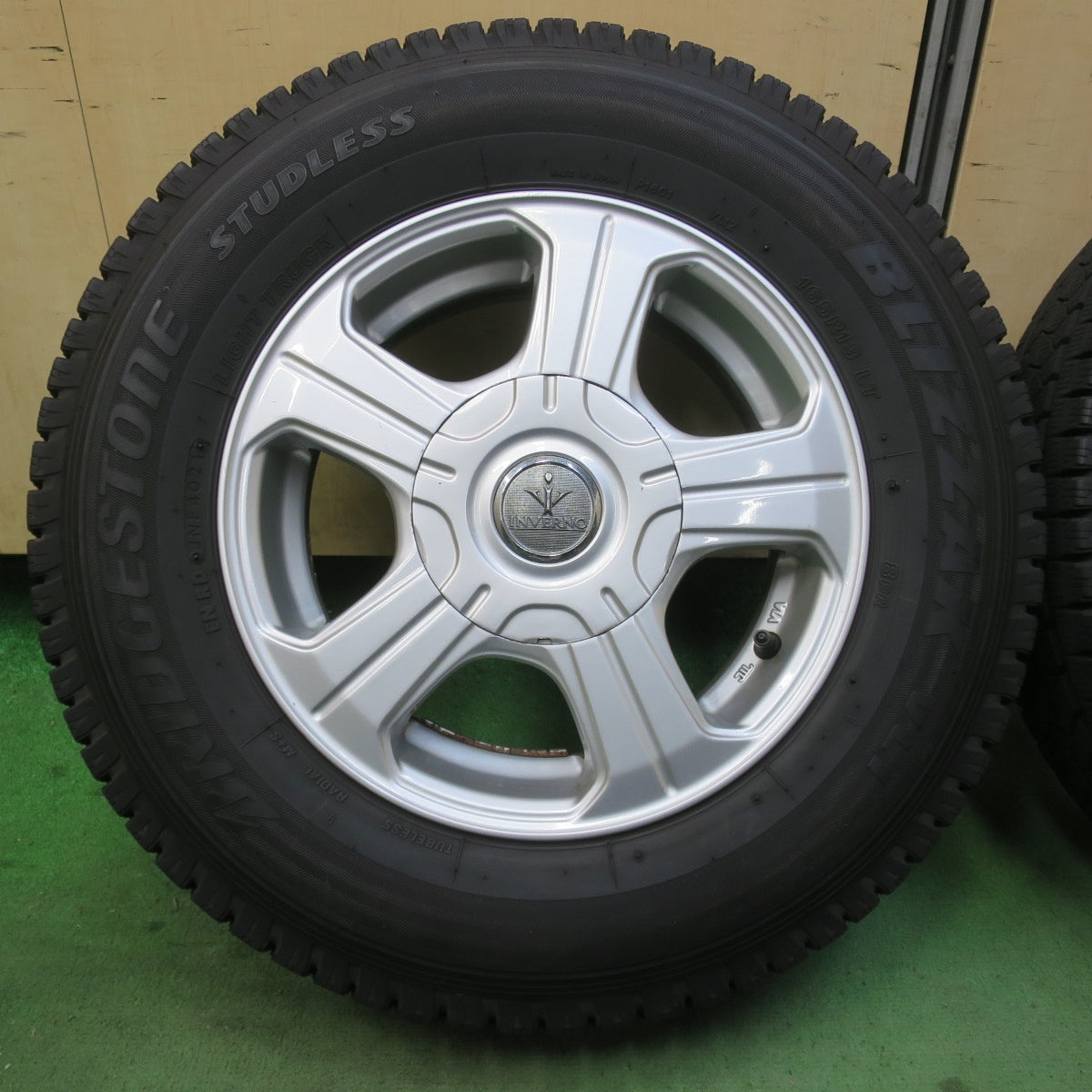 バリ溝！9.5分★スタッドレス 165R13 8PR ブリヂストン ブリザック VL1 INVERNO インヴェルノ 13インチ PCD100 114.3/4H マルチ★6012801イス
