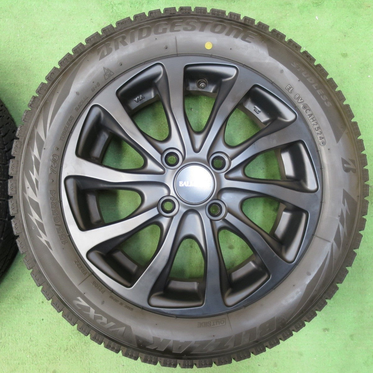 バリ溝！24年！キレイ！ほぼ10分★スタッドレス 155/65R14 ブリヂストン ブリザック VRX2 BALMINUM バルミナ 14インチ PCD100/4H★5022702イス