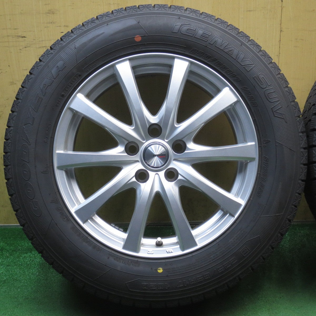 バリ溝！22年！キレイ！9.5分以上◎スタッドレス 225/65R17 グッドイヤー アイスナビ SUV ravrion RS01 ラブリオン 17インチ PCD114.3/5H◎6092906NJス