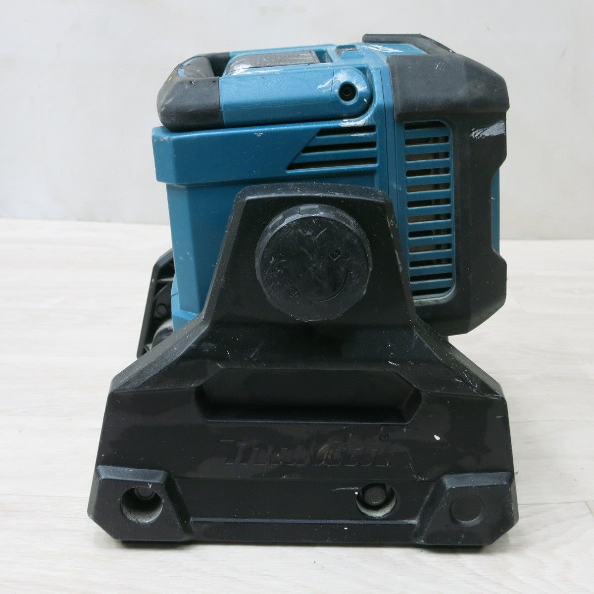 [送料無料] ◆makita マキタ 充電式スタンドライト ML811 14.4V/18V 防塵 防水 ワークライト 本体のみ◆
