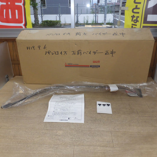 [送料無料] 未使用★三菱 MITSUBISHI パジェロイオ エクシードバイザー MZ562775　フロント 左前 バイザー★
