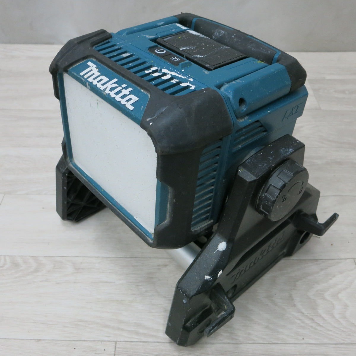 [送料無料] ◆makita マキタ 充電式スタンドライト ML811 14.4V/18V 防塵 防水 ワークライト 本体のみ◆