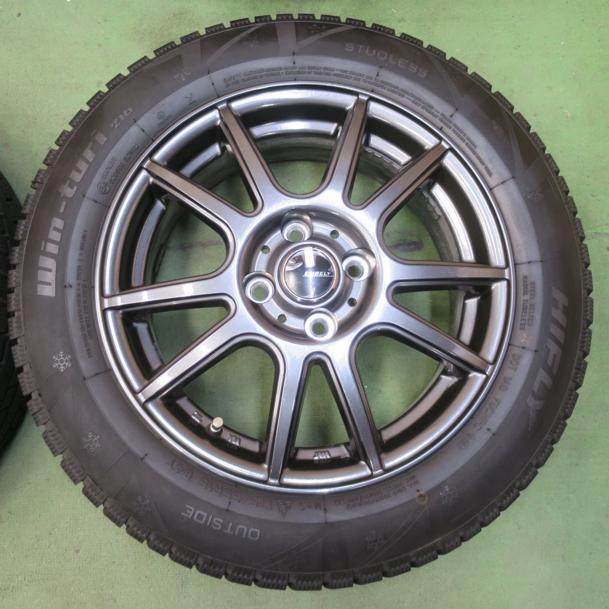 バリ溝！25年！キレイ！9.5分以上◎スタッドレス 175/65R15 ハイフライ Win-turi 216 EMBELY S10 エンベリー 15インチ PCD100/4H◎6093003イス
