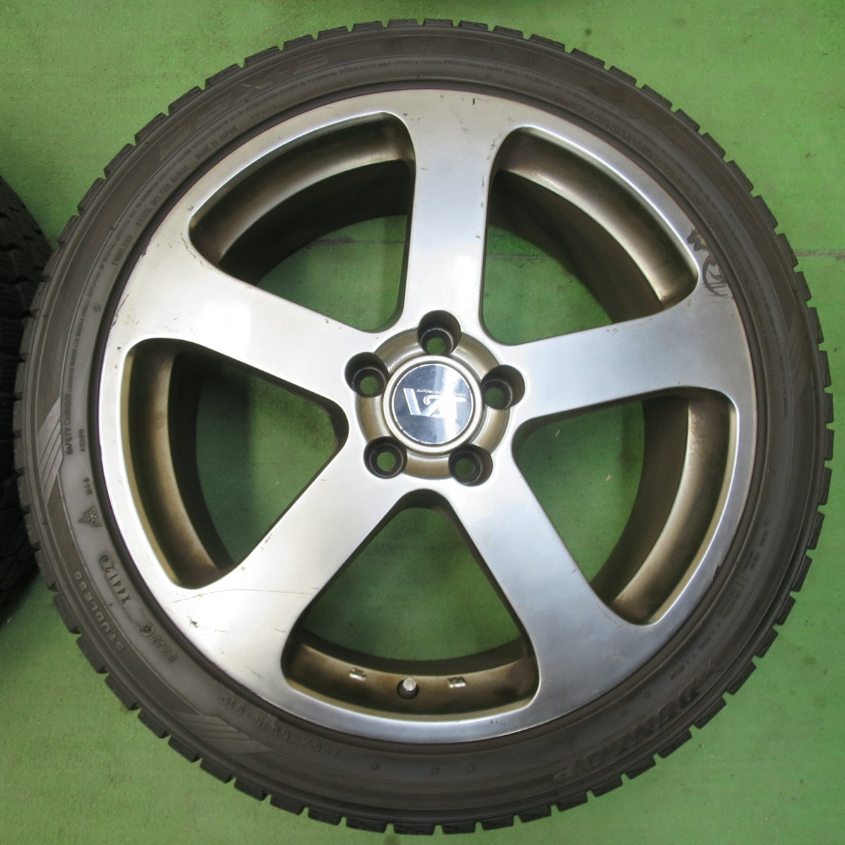 バリ溝！8.5分★ボルボ 等 VST RS 225/45R18 スタッドレス ダンロップ DSX-2 18インチ PCD108/5H★5040906イス