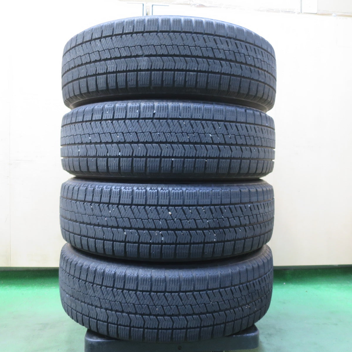 バリ溝！23年！キレイ！8.5分◎スタッドレス 195/60R17 ブリヂストン ブリザック VRX2 BALMINUM AR12 バルミナ 17インチ PCD100/4H◎6080604イス