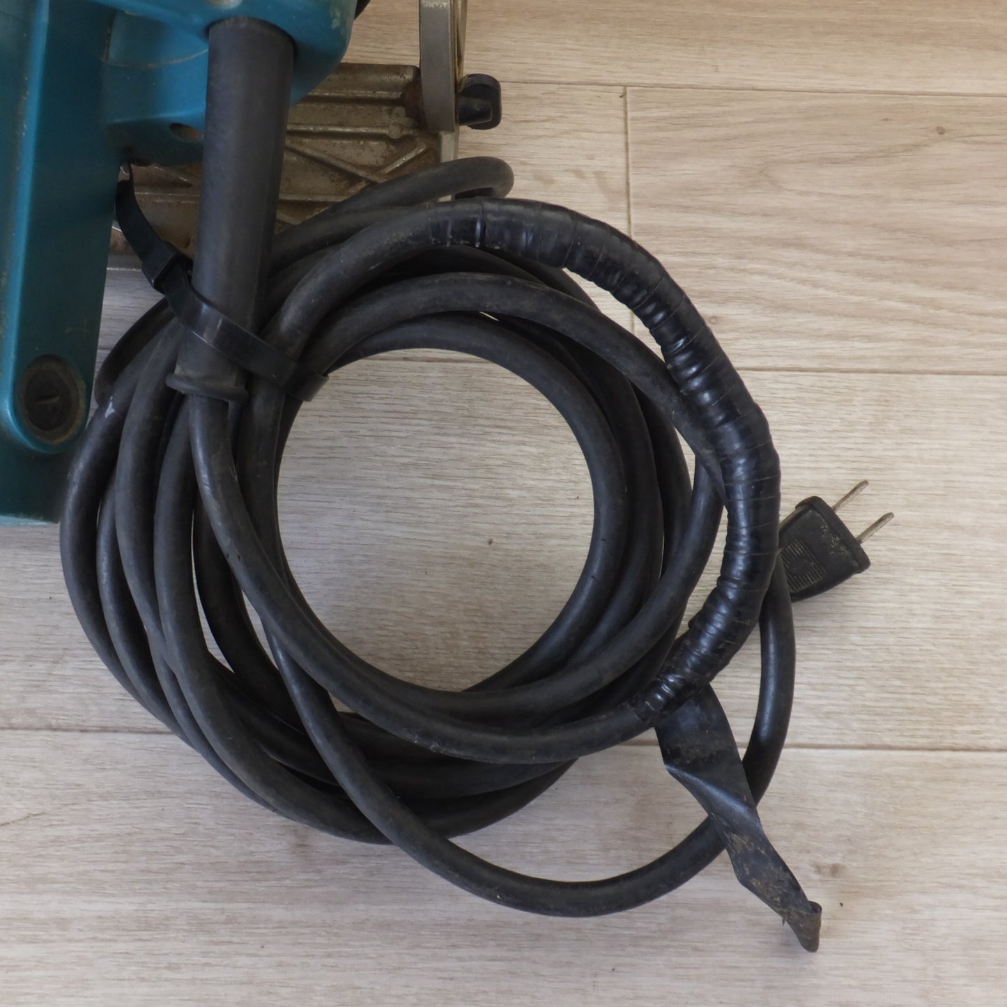 [送料無料] ★マキタ makita 7型マルノコ 5831BA　180～190mm　100V 11A 50-60Hz 1050W　木工用 超硬丸ノコ★