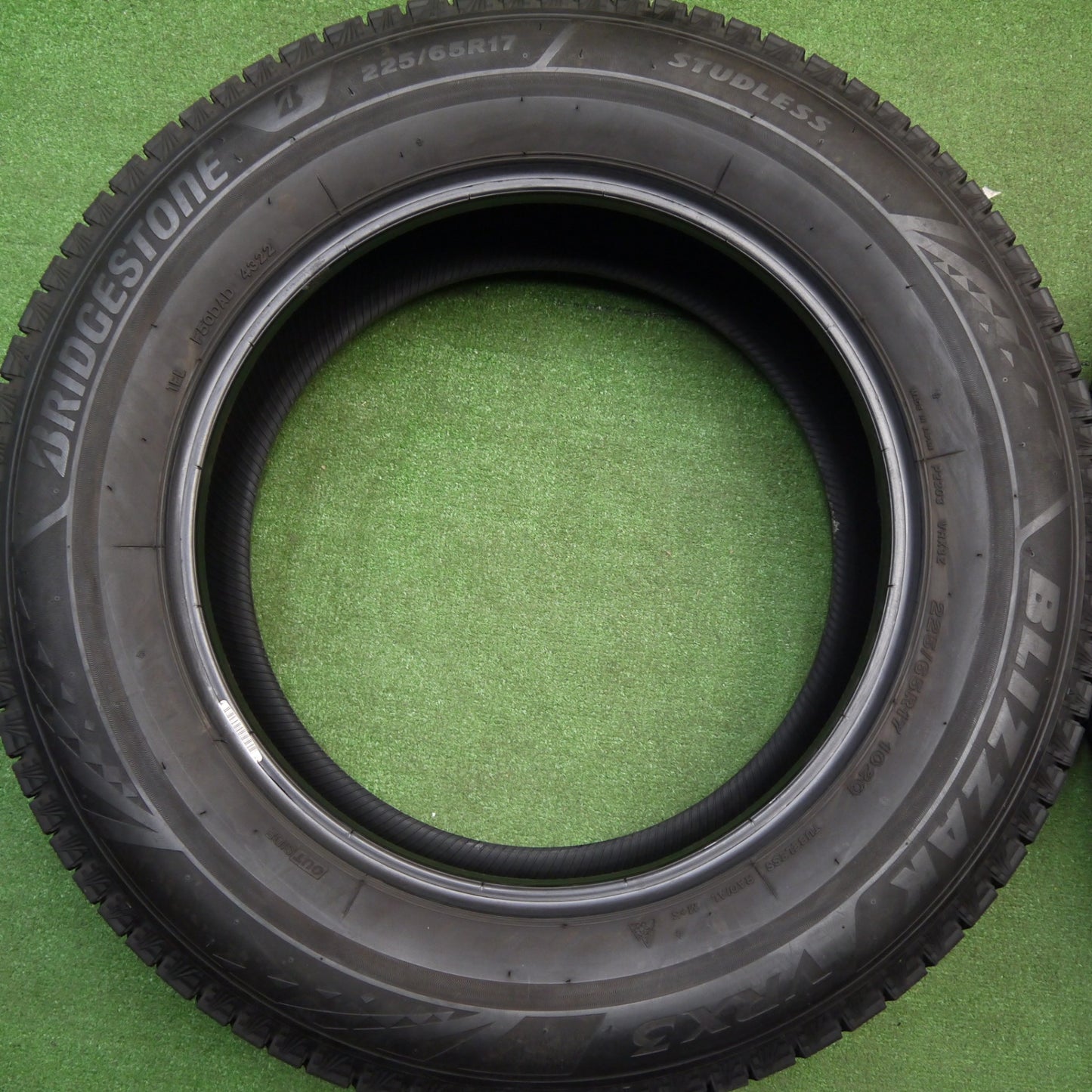 バリ溝！22年！9.5分★スタッドレス 225/65R17 ブリヂストン ブリザック VRX3 タイヤ 17インチ 40系 アルファード ヴェルファイア 等★5121206Hスタ