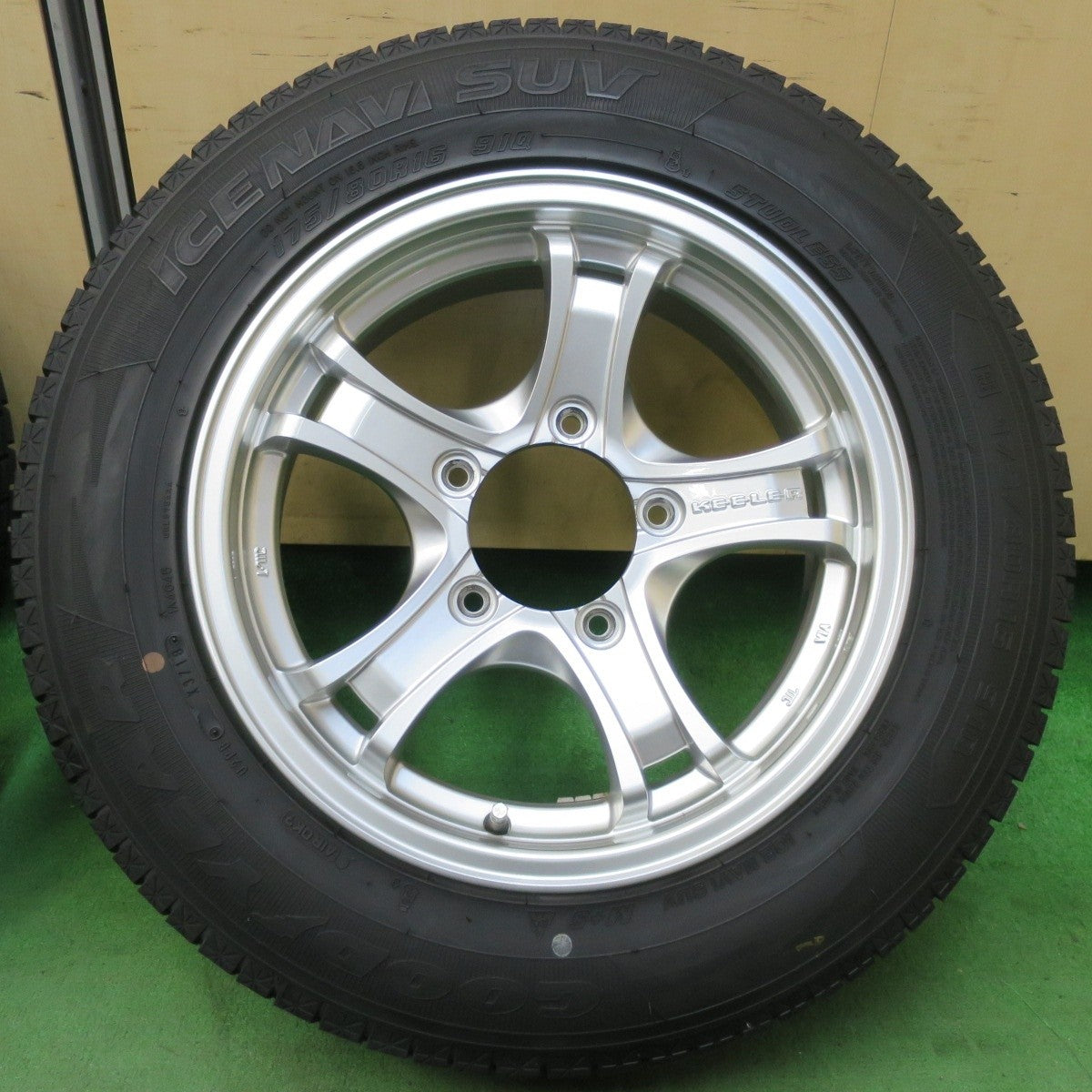 キレイ★ジムニー KEELER 175/80R16 スタッドレス グッドイヤー アイスナビ SUV キーラー 16インチ PCD139.7/5H★5032611イス