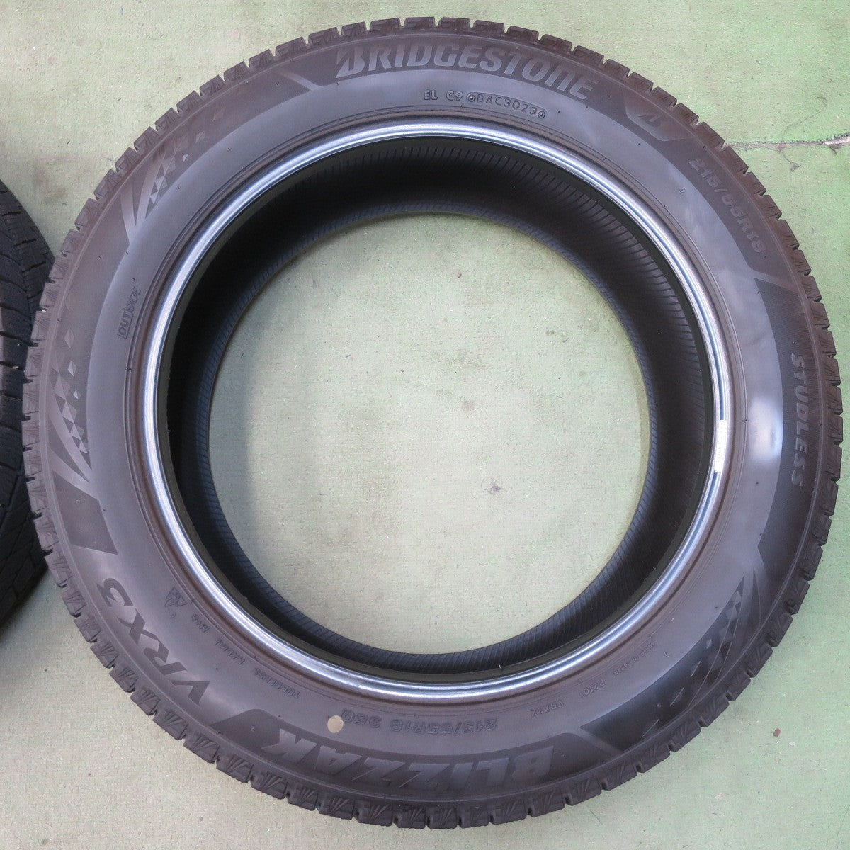 バリ溝！23年！8.5分◎スタッドレス 215/55R18 ブリヂストン ブリザック VRX3 タイヤ 18インチ CX-30 ボルボ V60 等◎6101301イスタ
