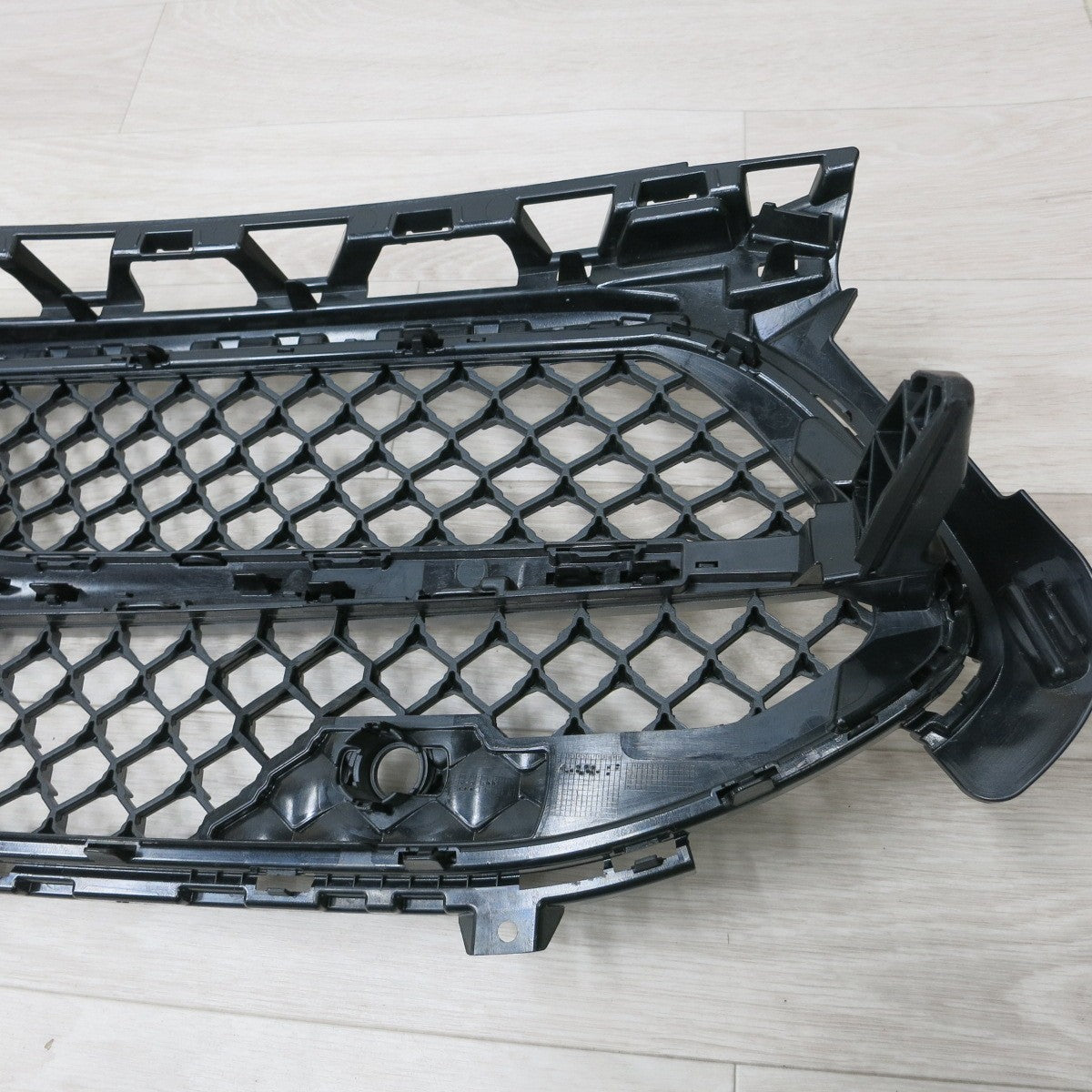 [送料無料] ◆メルセデス ベンツ Aクラス W177 V177 純正 フロントグリル ラジエーターグリル A1778888300 A17788885401 エンブレムなし◆