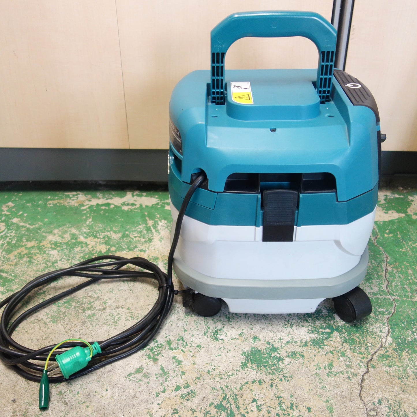 [送料無料] ☆マキタ 100V 乾式 粉じん 専用 業務用 集じん機 VC0830 集塵機 掃除機 クリーナー 電動 工具☆
