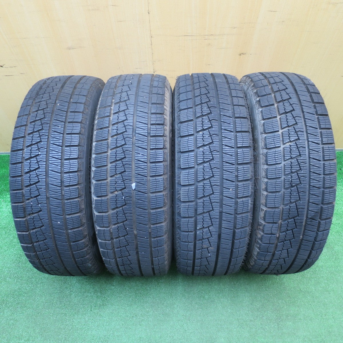 バリ溝！23年！キレイ！9.5分★プリウス 等 LOXARNY SPORT RS-10 195/65R15 スタッドレス ネクセン ウィンガード ice2 ロクサーニ スポーツ 15インチ PCD100/5H★5111903NJス