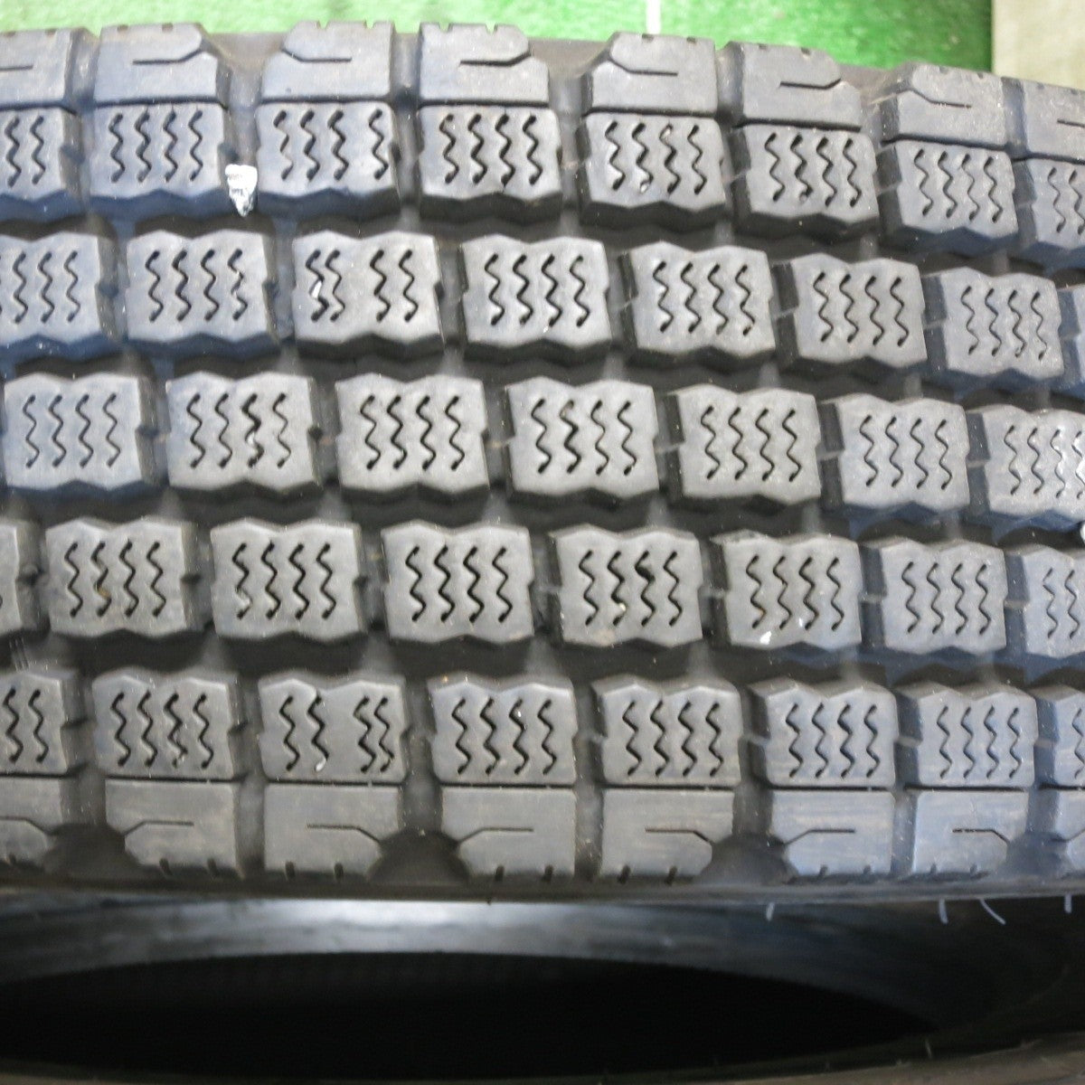 バリ溝！22年！8.5分★トラック タイヤ 225/80R17.5 123/122L スタッドレス ブリヂストン W910 17.5インチ★4021402クスタ