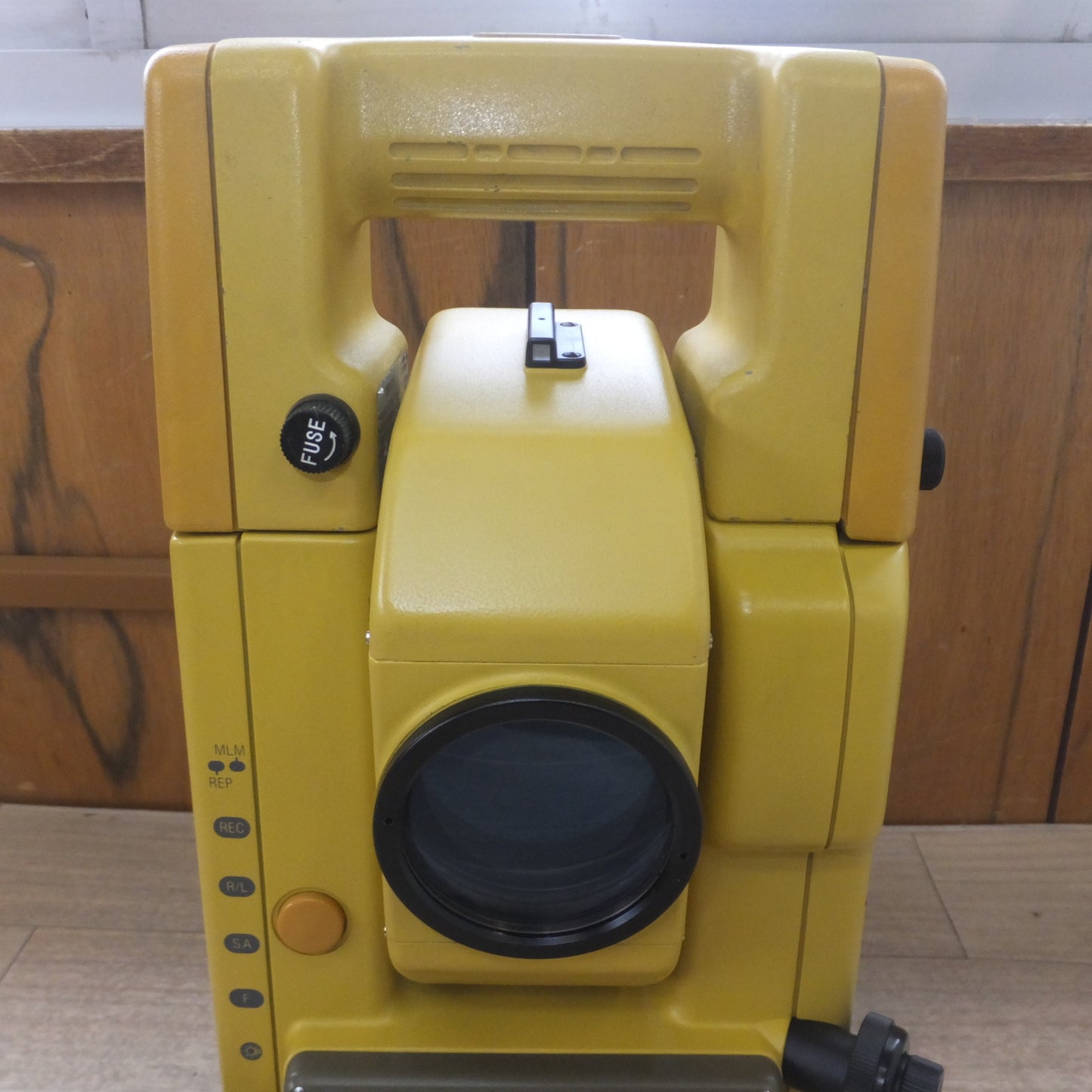 [送料無料] 現状品★トプコン TOPCON エレクトロニックトータルステーション グッピー GTS-310II　ELECTRONIC TOTAL STATION　バッテリー 4個★