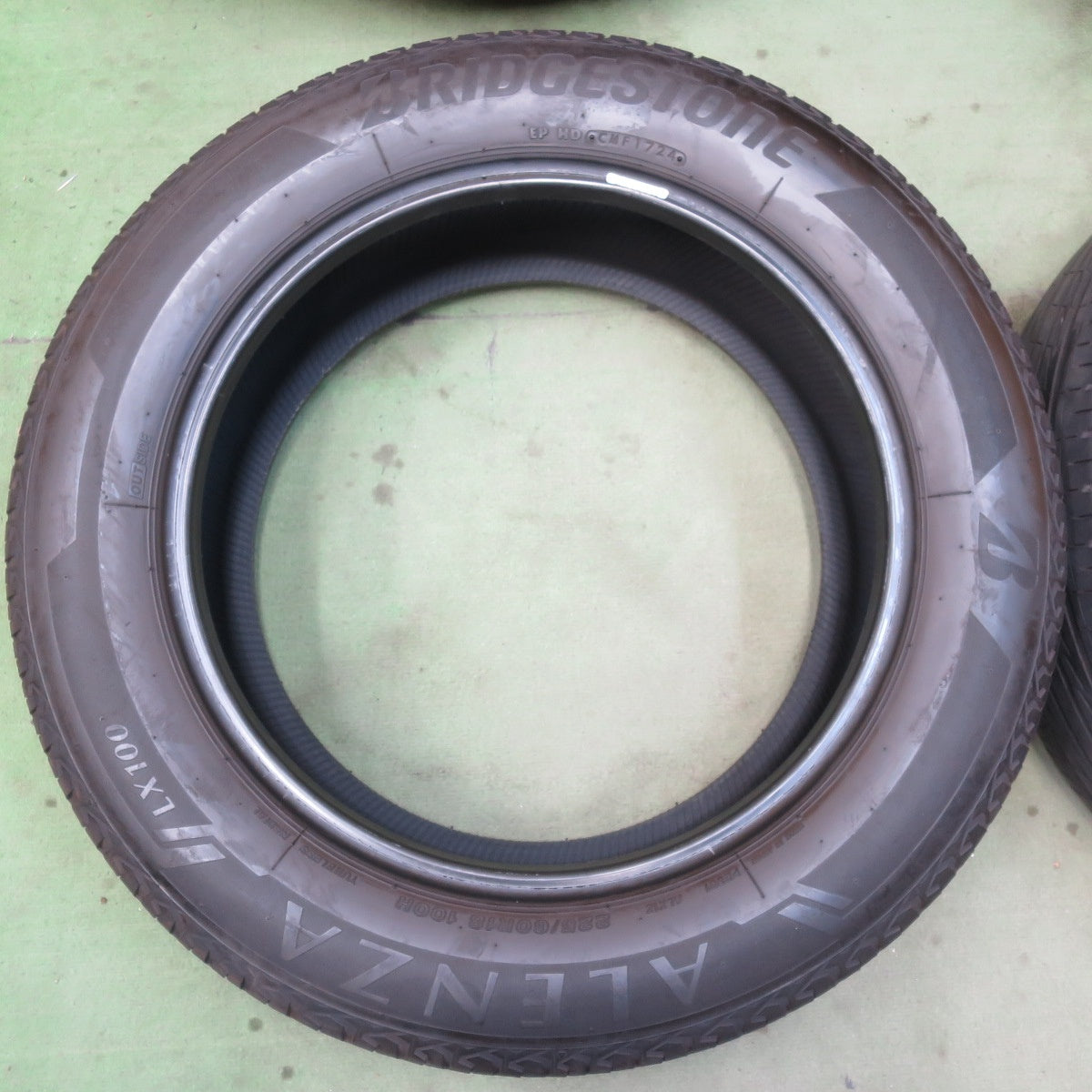 バリ溝！24年！8.5分★225/60R18 ブリヂストン アレンザ LX100 タイヤ 18インチ アウトバック ハリアー RAV4 等★6052304イノタ