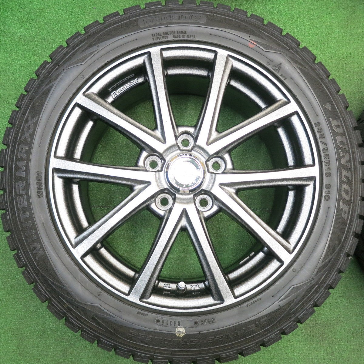 バリ溝！キレイ！9.5分★スタッドレス 205/55R16 ダンロップ ウインターマックス WM01 EUROMAGIC ユーロマジック 16インチ PCD114.3/5H★5042706HAス