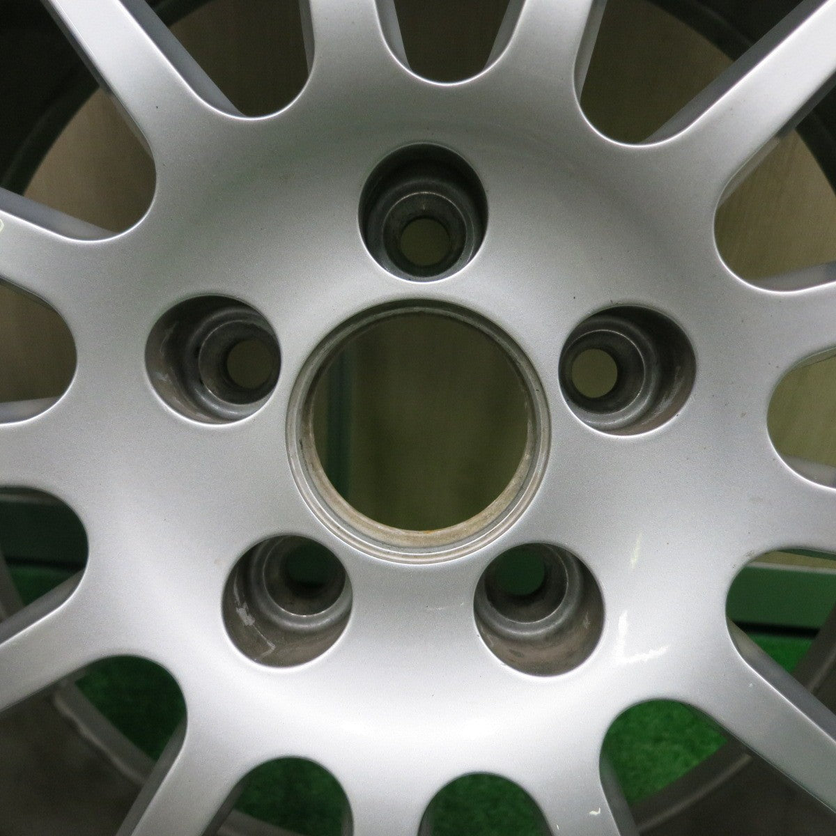 [送料無料] バリ溝！キレイ！8.5分★ボルボ 等 235/50R18 スタッドレス ブリヂストン ブリザック VRX2 IRVINE アーヴィン 18インチ PCD108/5H★4092001HAス