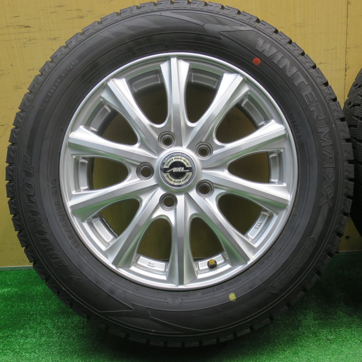 バリ溝！24年！キレイ！ほぼ10分★スタッドレス 195/65R15 ダンロップ ウインターマックス WM02 AXEL アクセル 15インチ PCD114.3/5H★5111204NJス