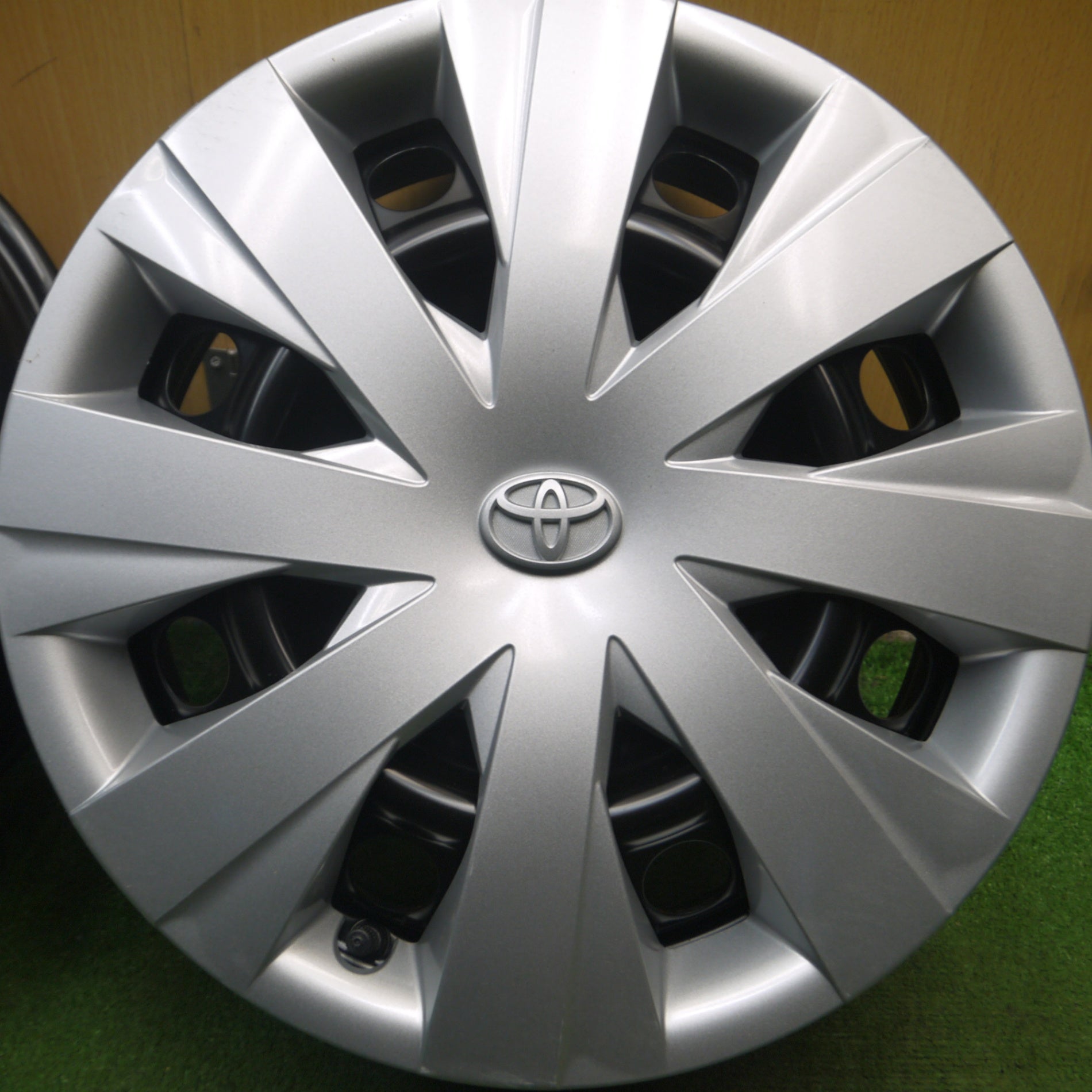 送料無料* キレイ☆トヨタ カローラフィールダー 純正 スチール