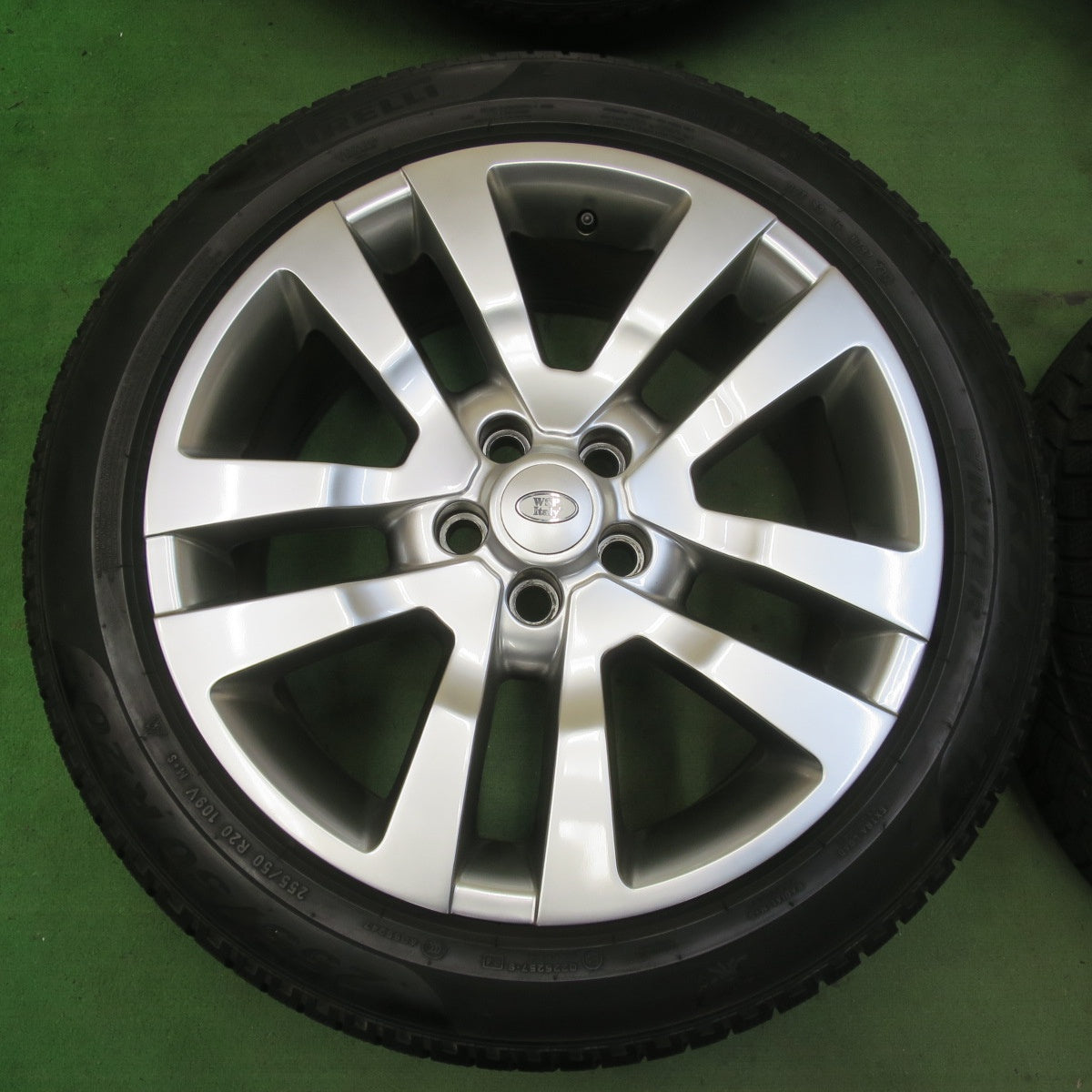 バリ溝！8.5分★ランドローバー ディスカバリー 純正 255/50R20 スタッドレス ピレリ スコーピオン ウインター 20インチ PCD120/5H★5101704イス