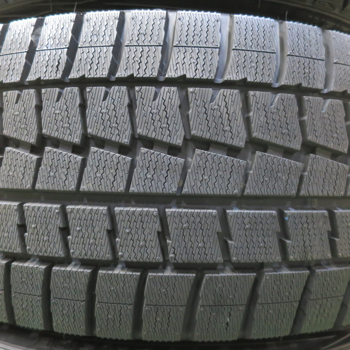 ほぼ未使用！23年★スタッドレス 245/40R19 ダンロップ ウインターマックス WM01 DSST ランフラット タイヤ 19インチ レクサス LS スカイライン 等★6051604イスタ