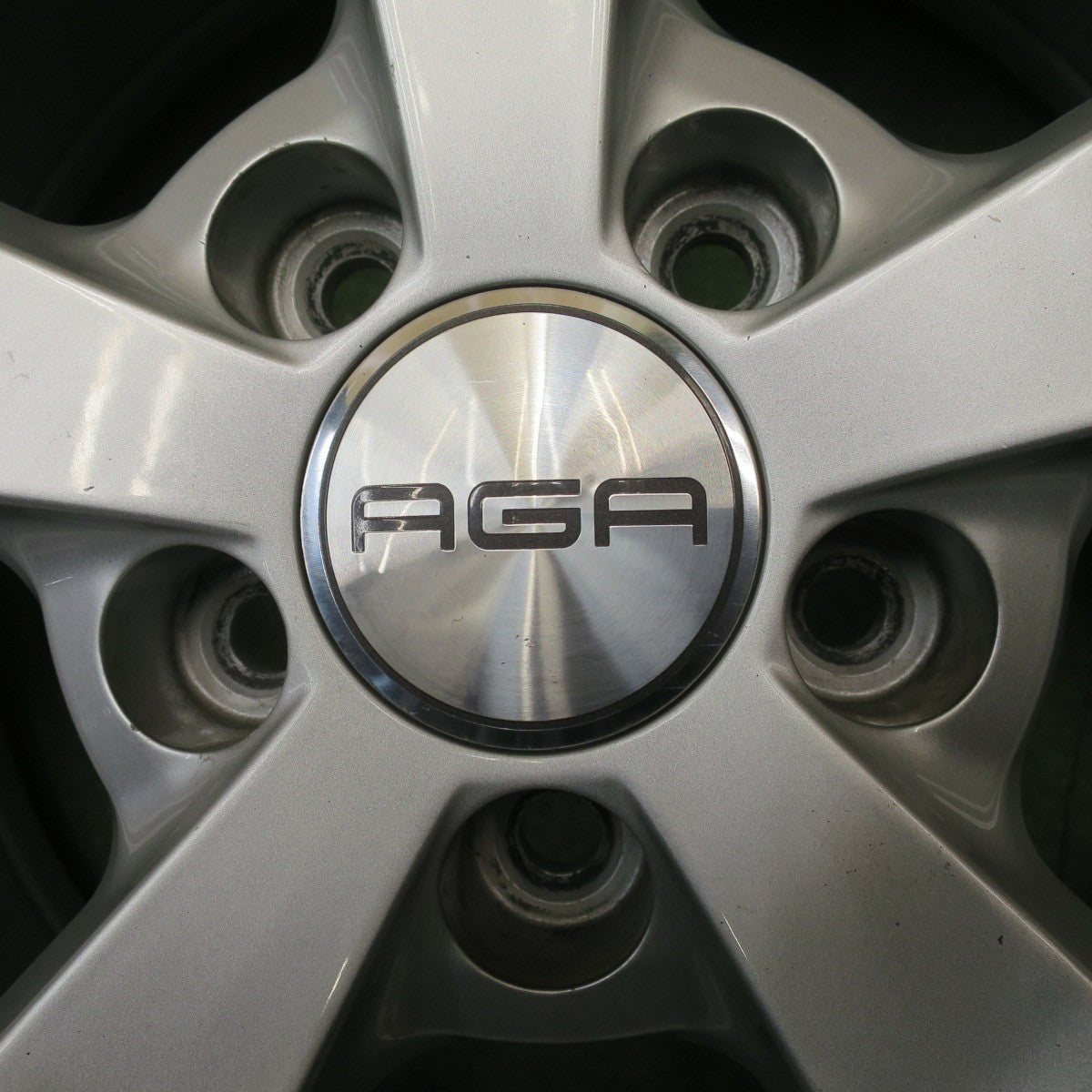 バリ溝！キレイ！9.5分★アウディ 等 AGA Nexta 215/60R16 スタッドレス ダンロップ ウインターマックス WM01 16インチ PCD112/5H★6021804NJス