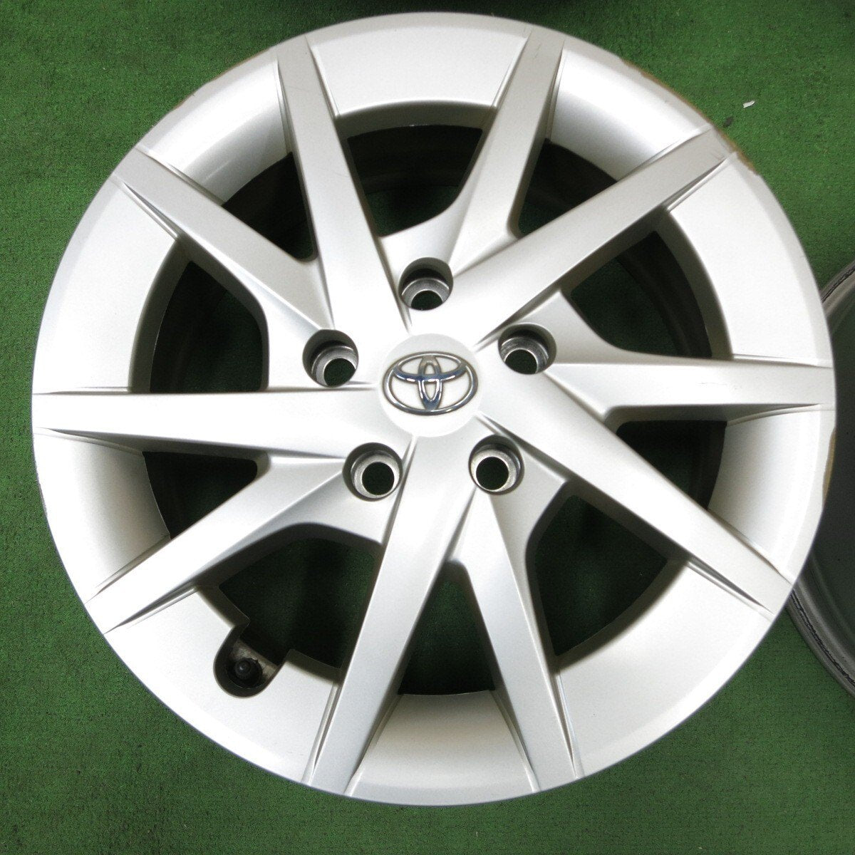 キレイ★トヨタ プリウスα 純正 ホイール 16インチ 16×6.5J PCD114.3/5H★5040106ナホ