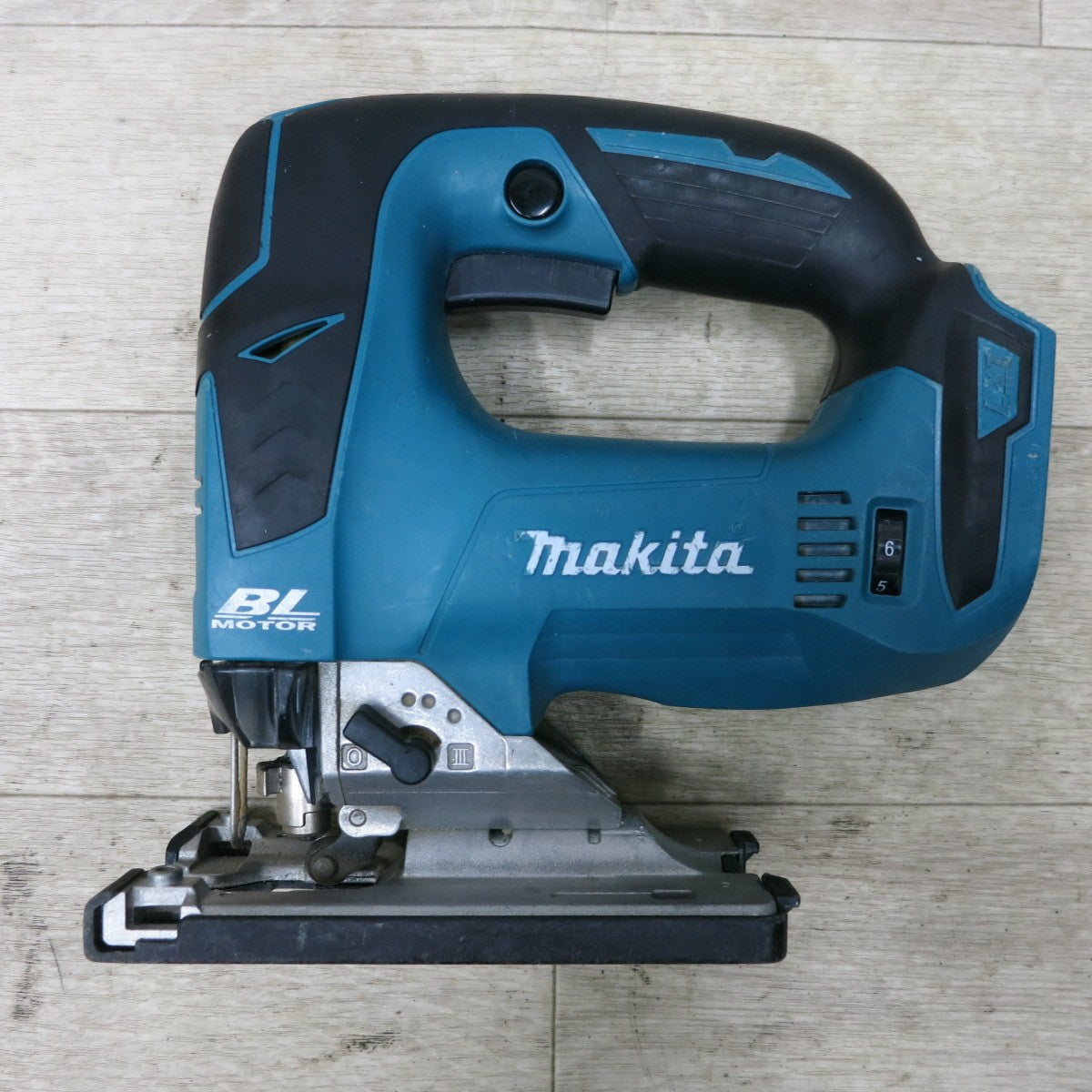 [送料無料] ◆マキタ 充電式 ジグソー JV182D のこぎり 切断機 DIY 電動 工具 木工 18V  makita◆