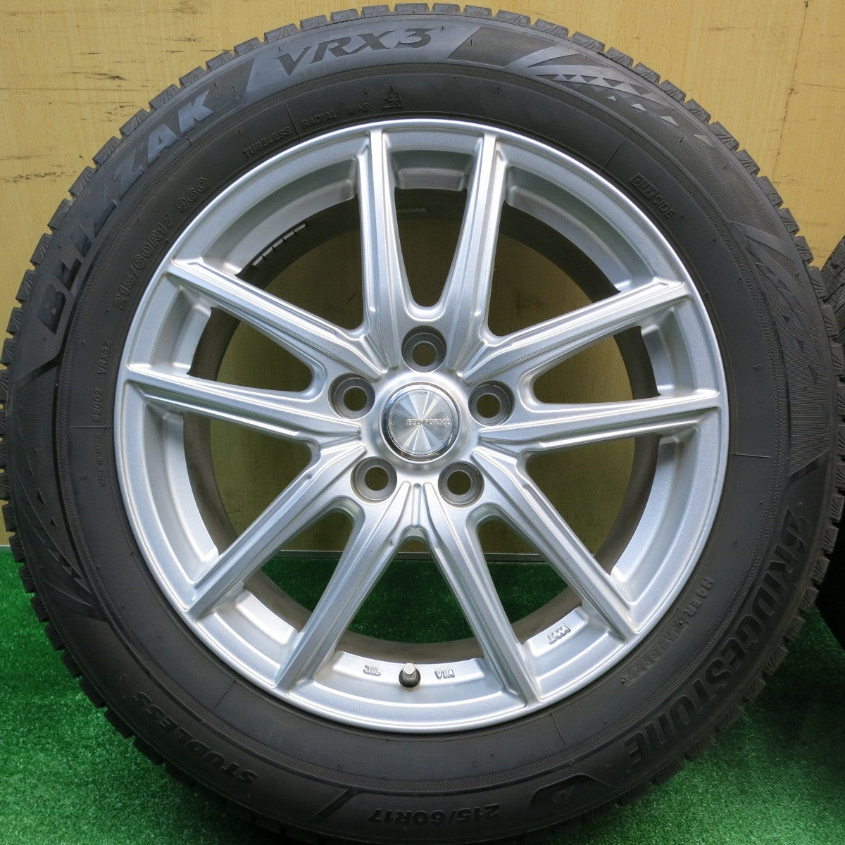 バリ溝！22年！キレイ！9分★スタッドレス 215/60R17 ブリヂストン ブリザック VRX3 ECO FORME エコフォルム 17インチ PCD114.3/5H★5110602HAス