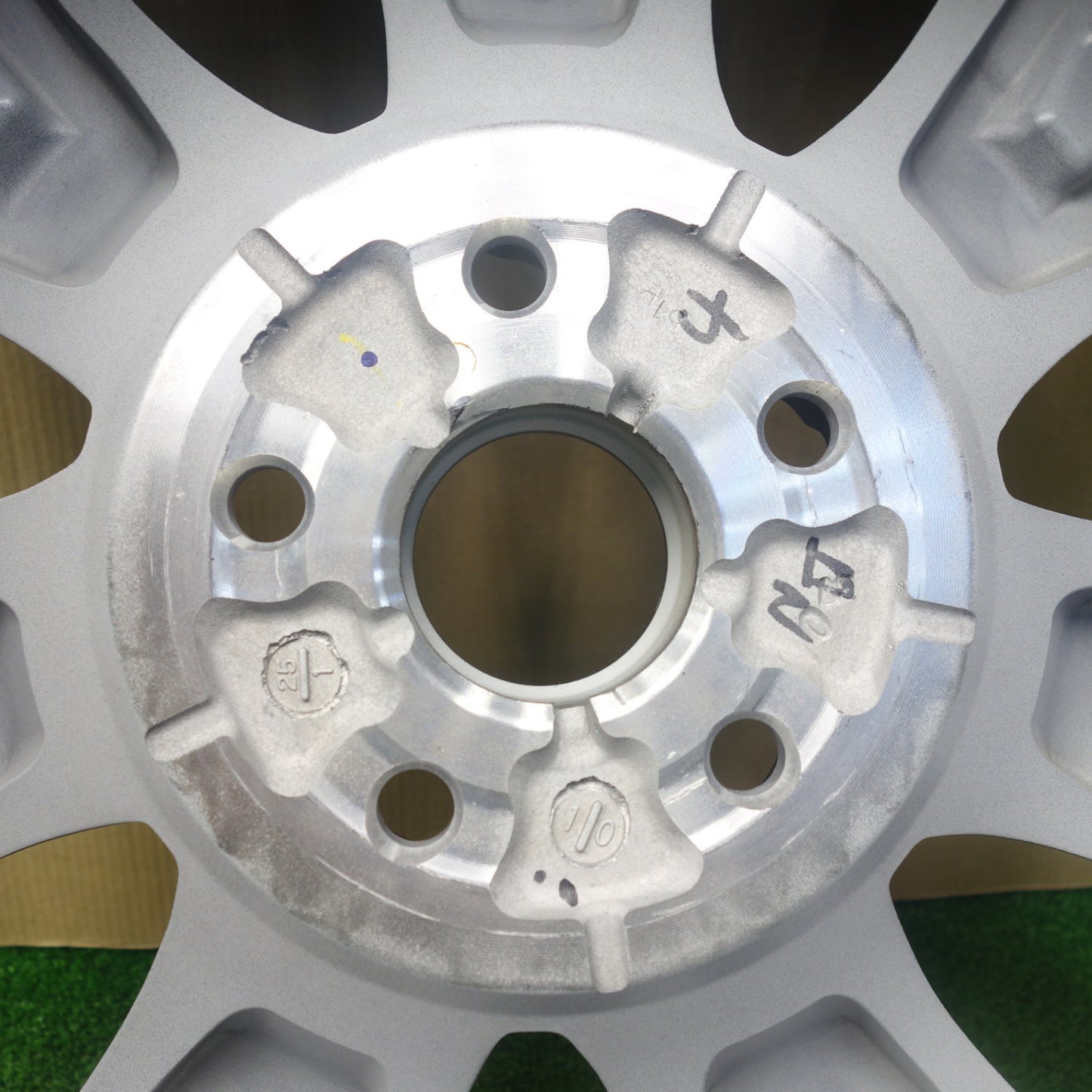 新車外し★トヨタ 現行 クラウン エステート Zグレード 純正 ホイール 21インチ 21×8.5J PCD114.3/5H★6021405KTホ