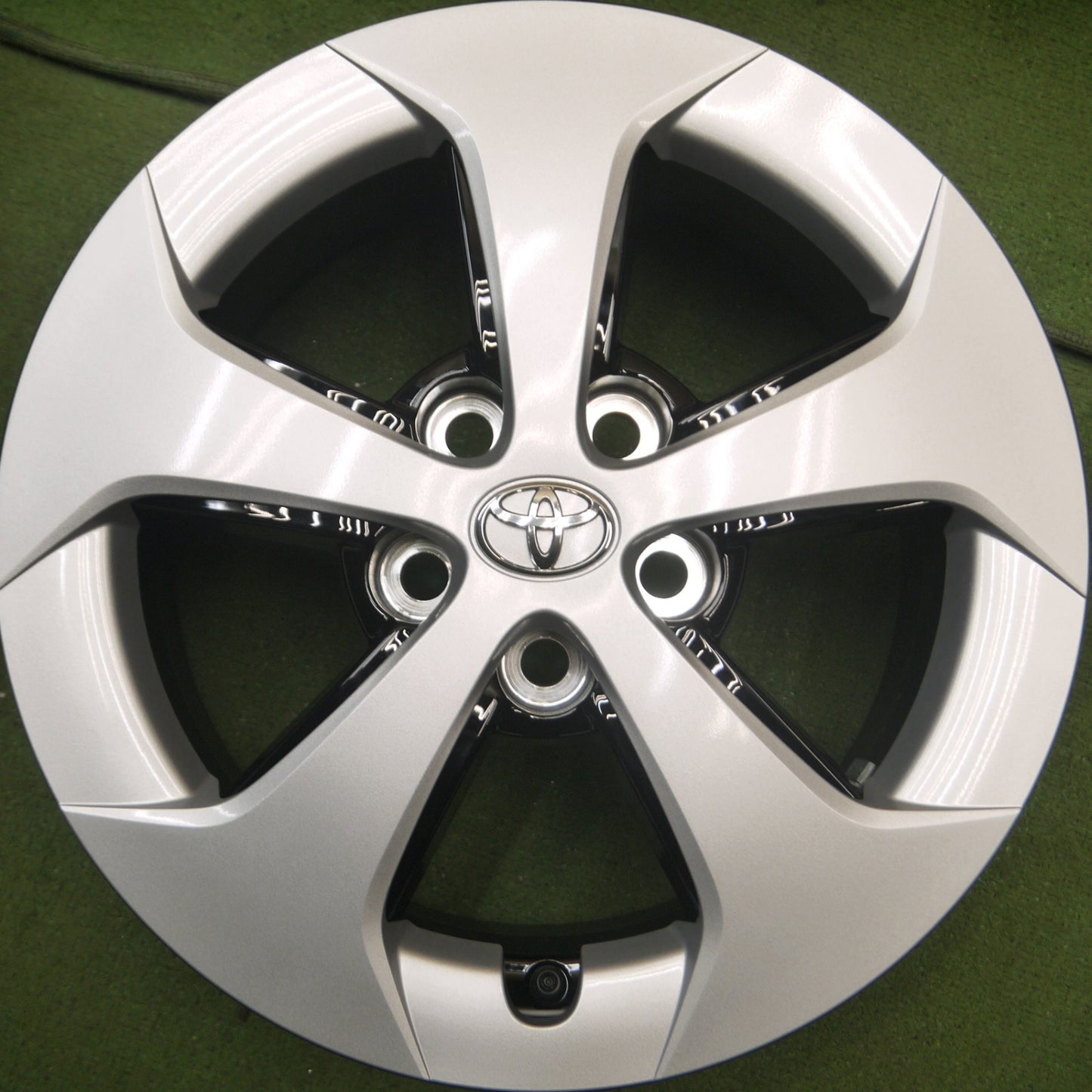 *送料無料* 新車外し★トヨタ 30系 プリウス 後期 純正 ホイール 15インチ 15×6J PCD100/5H★4062403Hホ