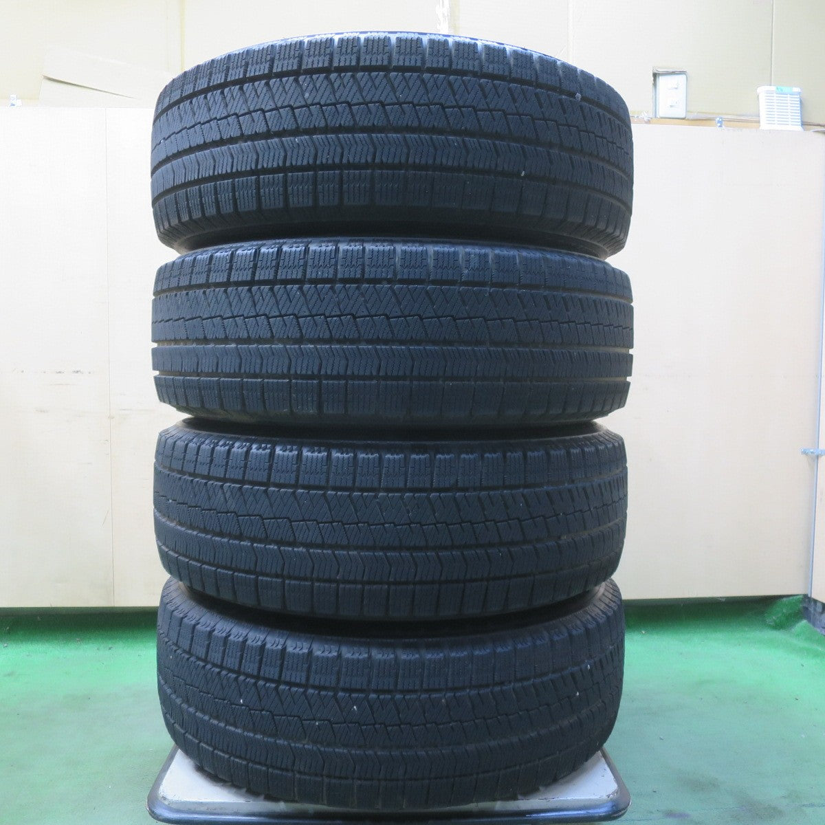 バリ溝！キレイ！9分◎スタッドレス 215/65R16 ブリヂストン ブリザック VRX2 ECO FORME CRS161 エコフォルム 16インチ PCD114.3/5H◎6072002イス