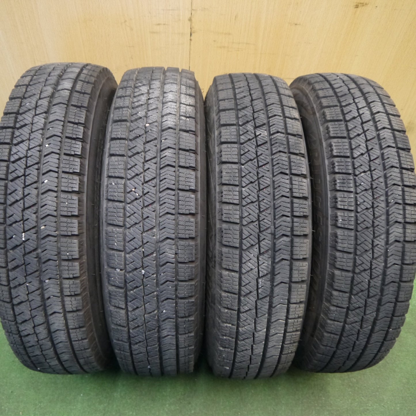 4本価格★スタッドレス 135/80R12 ブリヂストン ブリザック VRX2 スチール ホイール 12インチ PCD100 114.3/4H マルチ★6031705Hス