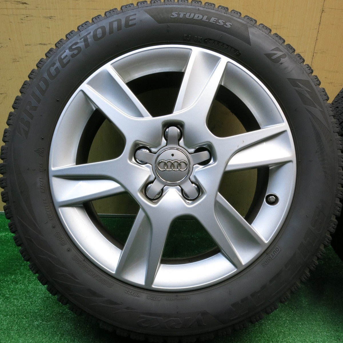バリ溝！8.5分★アウディ A3 純正 205/55R16 スタッドレス ブリヂストン ブリザック VRX2 16インチ PCD112/5H★5111305HAス