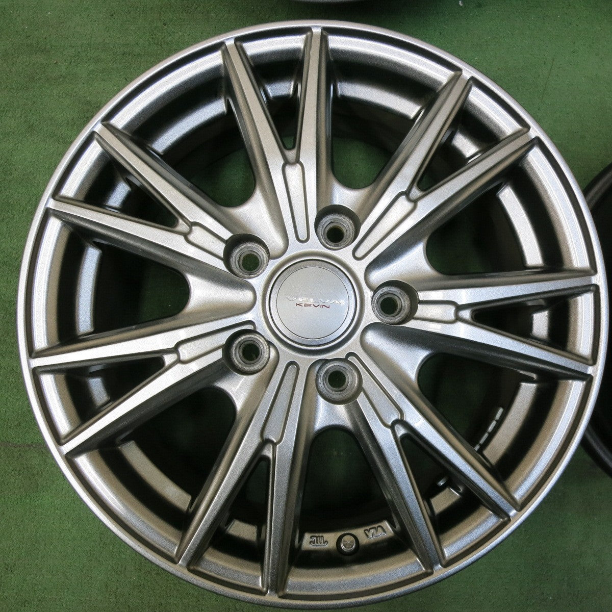 [送料無料] キレイ★VELVA KEVIN weds ホイール 15インチ 15×6J ヴェルヴァ ケヴィン ケビン PCD114.3/5H★5021408SYホ