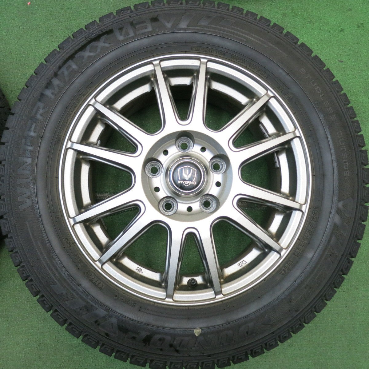 バリ溝！22年！キレイ！9.5分★スタッドレス 195/65R15 ダンロップ ウインターマックス 03 INVERNO 15インチ PCD114.3/5H★5082304HAス