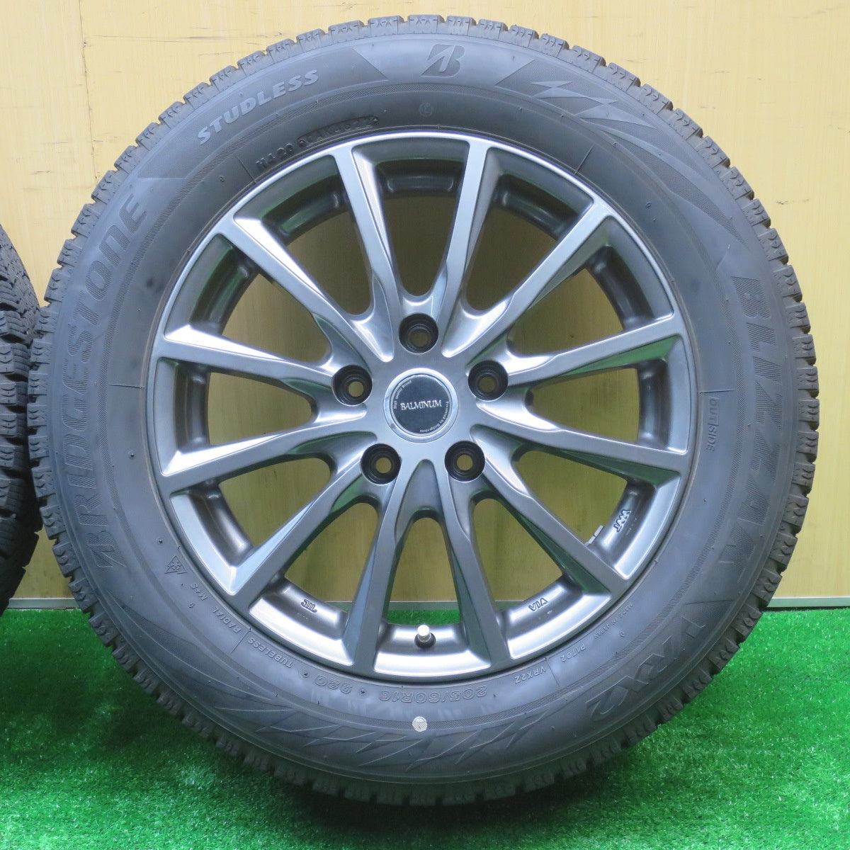 バリ溝！22年！キレイ！9分★スタッドレス 205/60R16 ブリヂストン ブリザック VRX2 BALMINUM バルミナ 16インチ PCD114.3/5H★5100808NJス
