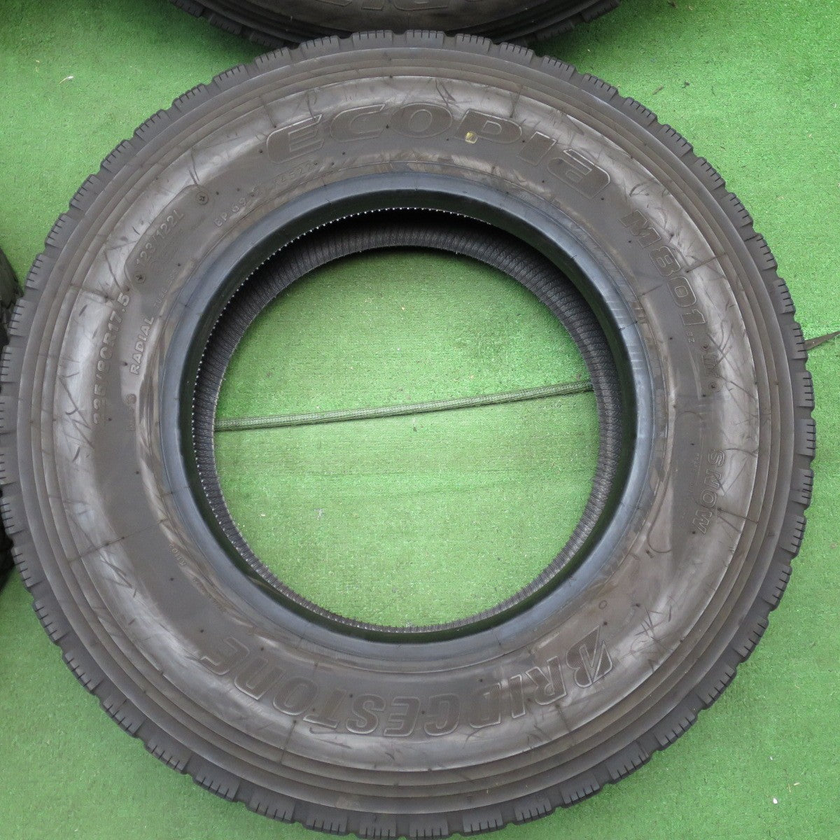 *送料無料* バリ溝！22年！9.5分★トラック タイヤ 225/80R17.5 123/122L ブリヂストン エコピア M801Ⅱ ミックス 17.5インチ★4033004KKスタ