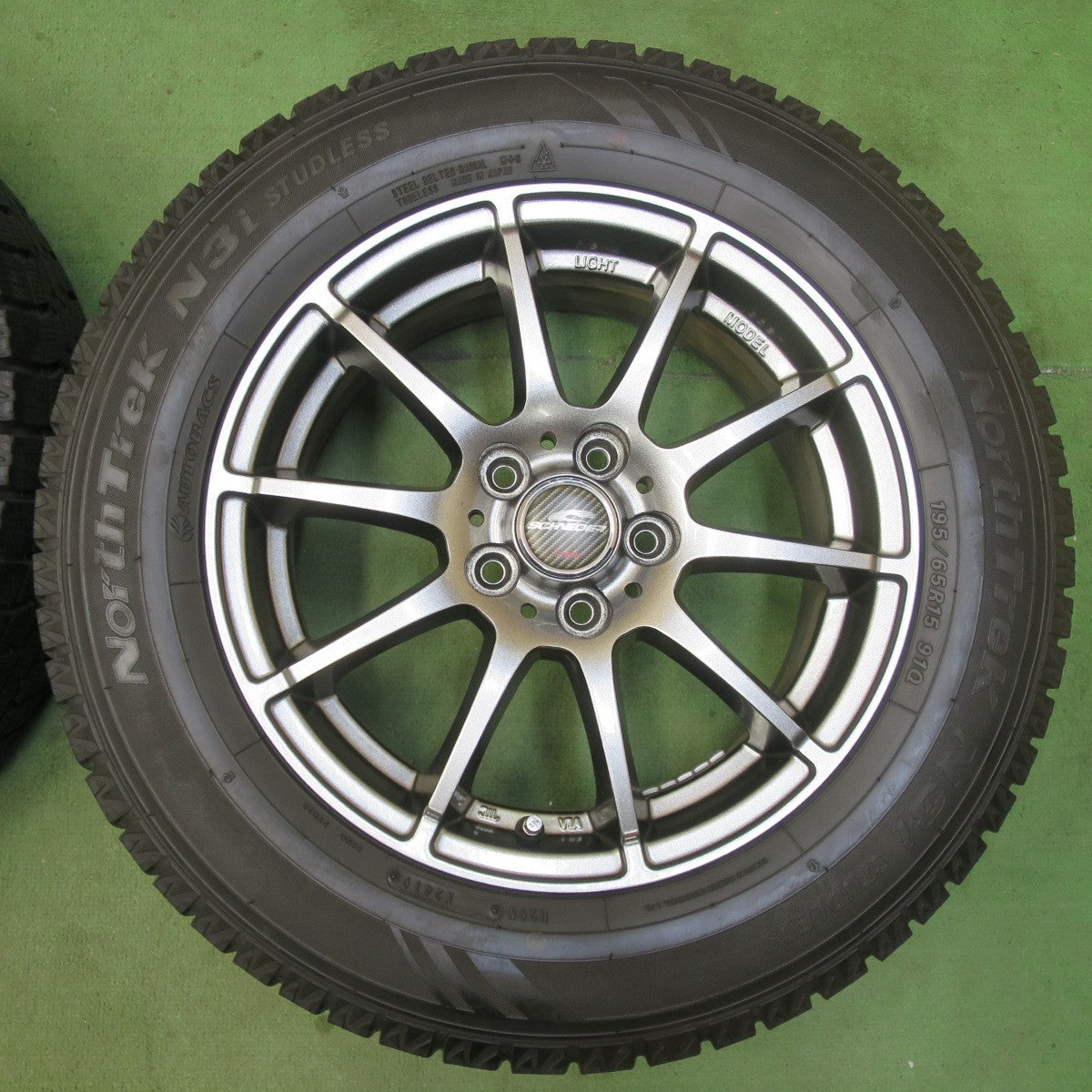 バリ溝！キレイ！9分★プリウス 等 195/65R15 スタッドレス オートバックス ノーストレック N3i SCHNEIDER シュナイダー 15インチ PCD100/5H★5122007イス