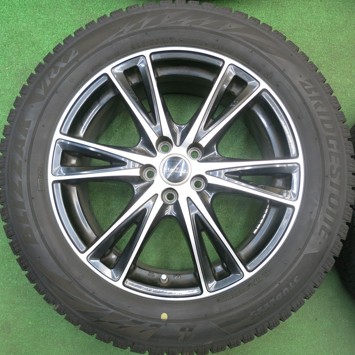 バリ溝！22年！9分★フォレスター XV 等 225/55R17 スタッドレス ブリヂストン ブリザック VRX2 Laffite ラフィット 17インチ PCD100/5H★6011101HAス