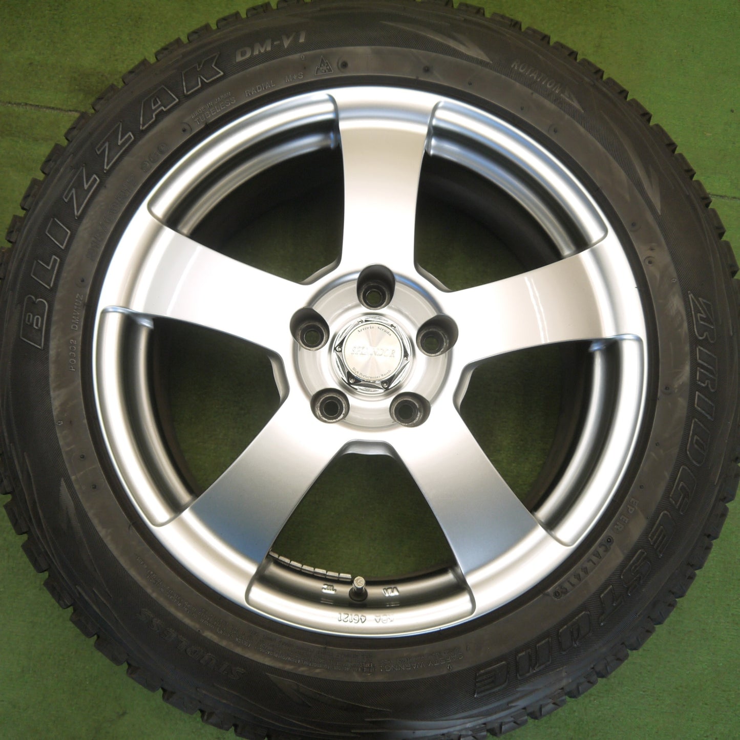 バリ溝！キレイ！9分◎スタッドレス 215/60R17 ブリヂストン ブリザック DM-V1 SPLENDOR スプレンダー 17インチ PCD114.3/5H◎6062307Hス