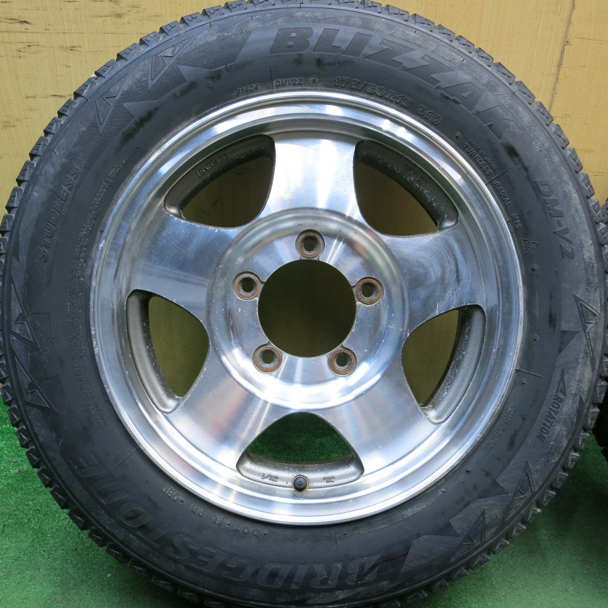 4本価格★スズキ JA11 ジムニー 純正 175/80R16 スタッドレス ブリヂストン ブリザック DM-V2 16インチ PCD139.7/5H★5092703HAス