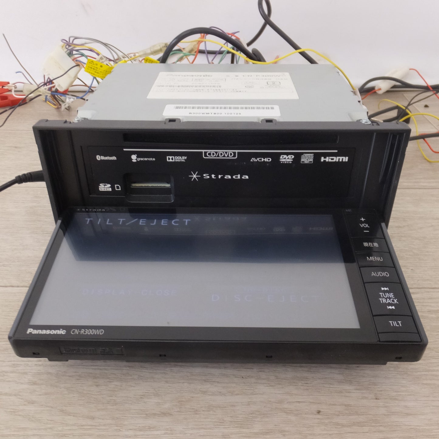 [送料無料] ★パナソニック Panasonic SDカーナビステーション Rシリーズ Strada CN-R300WD(19)★